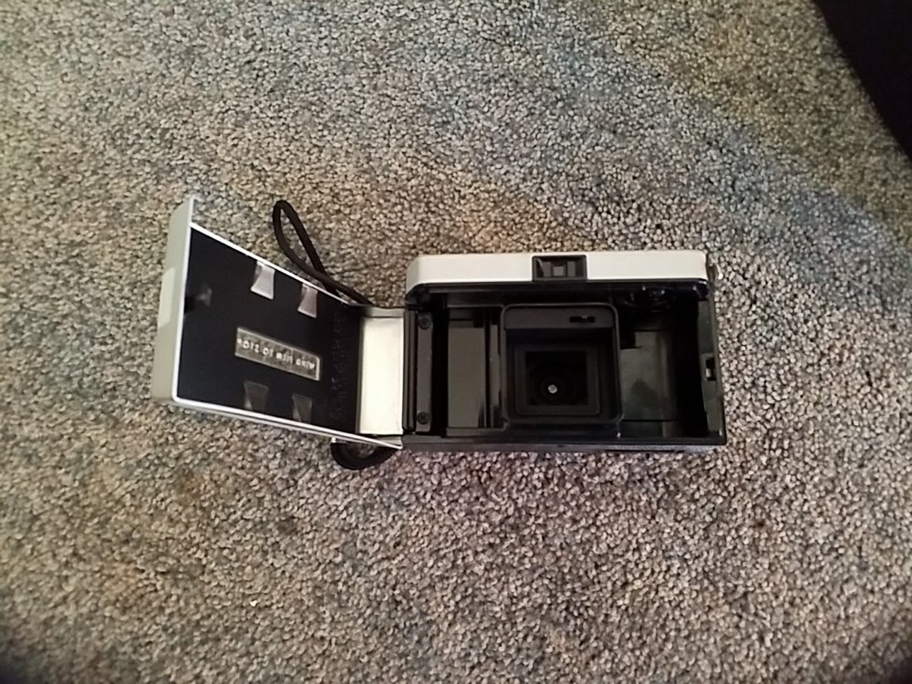 Vintage Kodak Instamatic Camera 100 Case Flashbulbs Untested