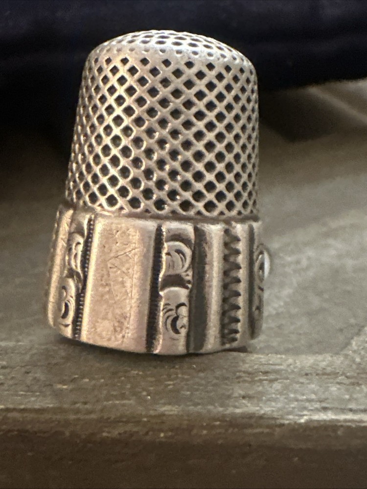 VINTAGE STERLING SILVER SEWING THIMBLE 925