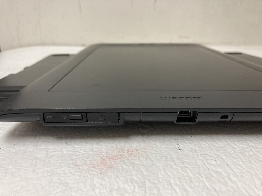 WACOM INTUOS Pro Medium Tablet ONLY Model PTH-651