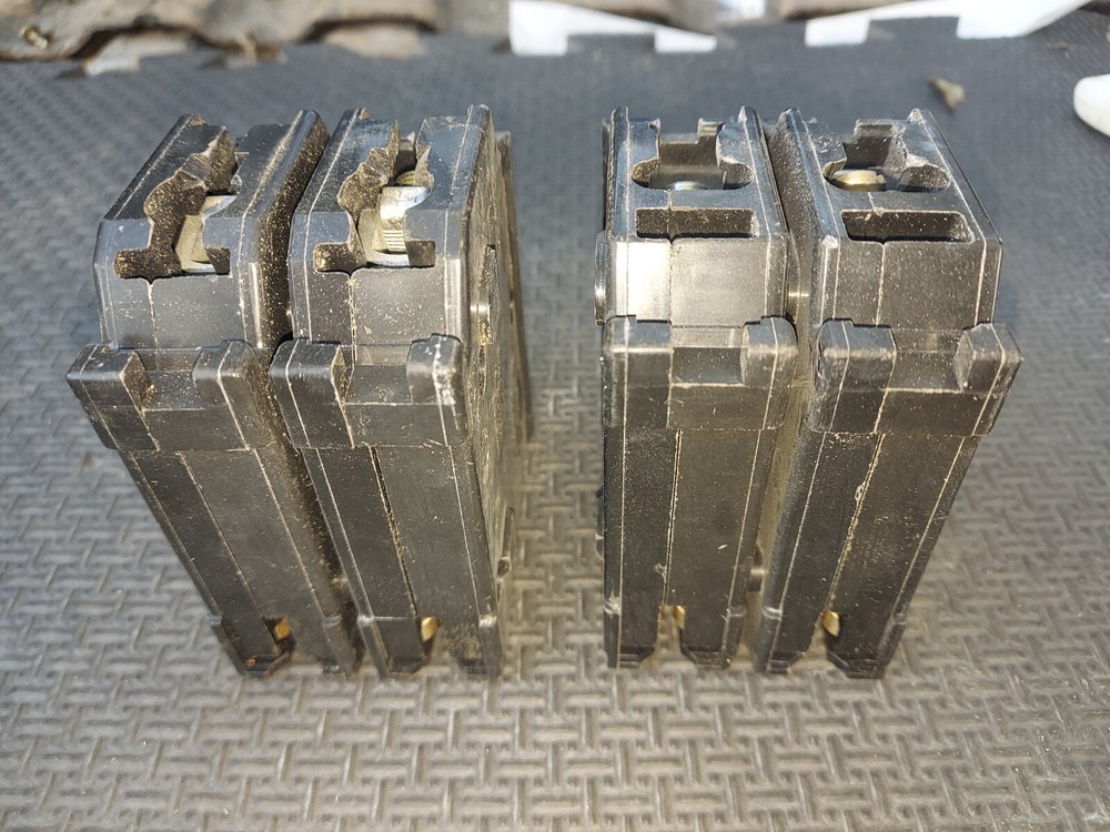 22OO37 SQUARE D HOMELINE BREAKERS: DOUBLE POLE 30A & 40A, GOOD CONDITION