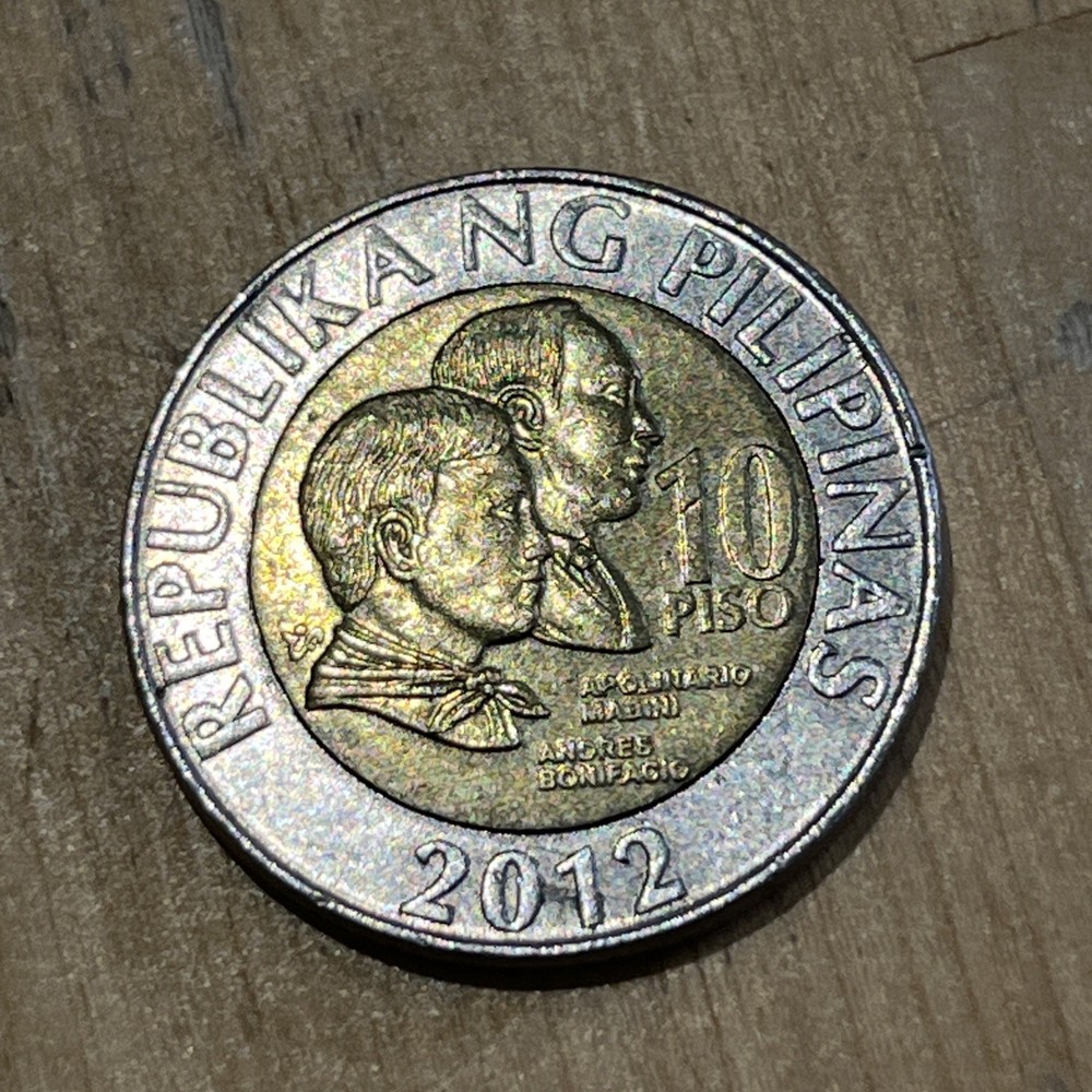 Philippines 10 Piso 2012 as pictured. Free postage