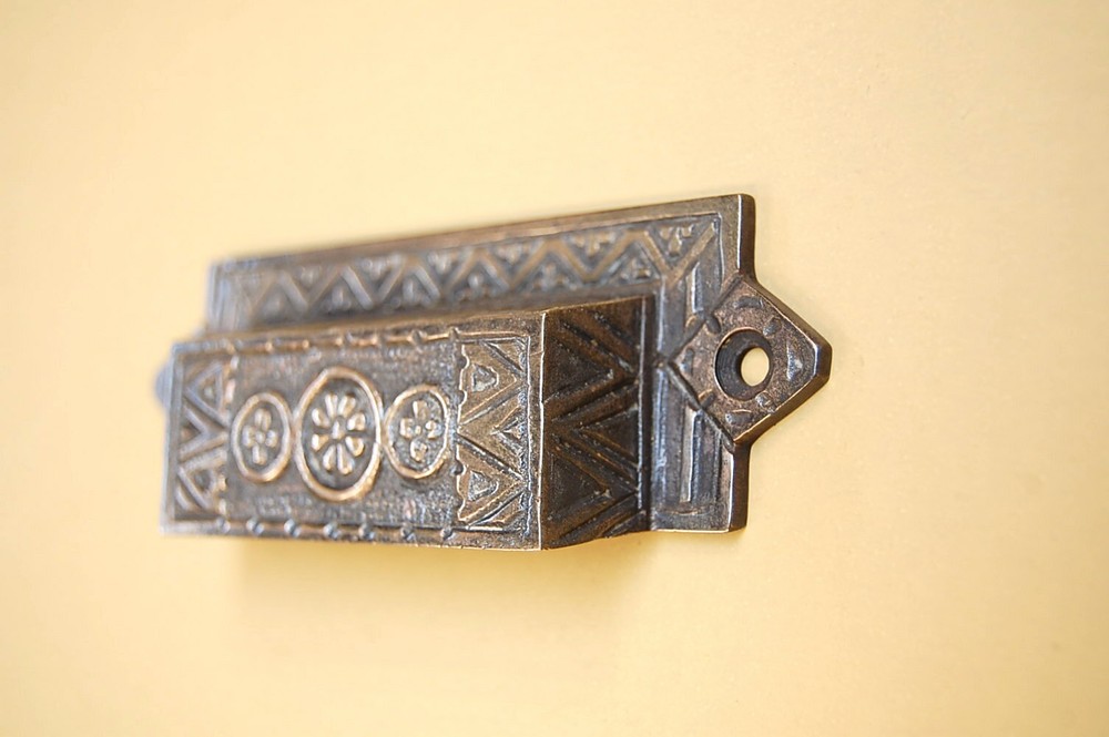 Great Vintage Design Victorian Drawer Pull-Bin Pull, Antique Brass Finish #404 H