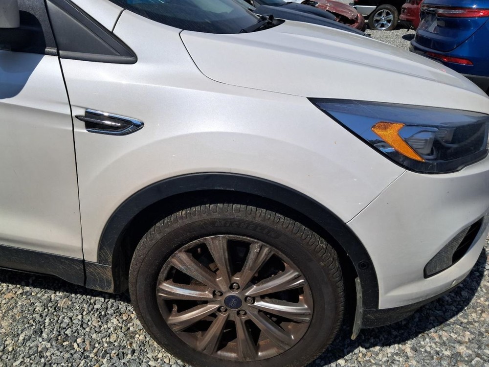 ESCAPE 2018 Glove Box 4800513
