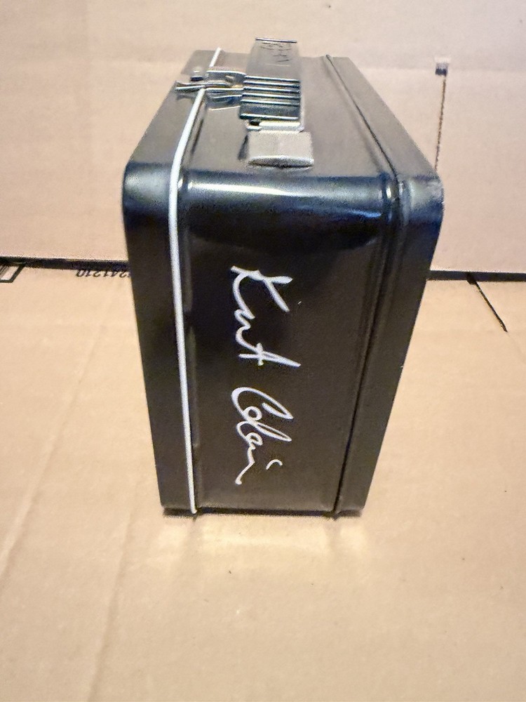 KURT COBAIN LUNCHBOX w/ THERMOS! ‘05 NECA