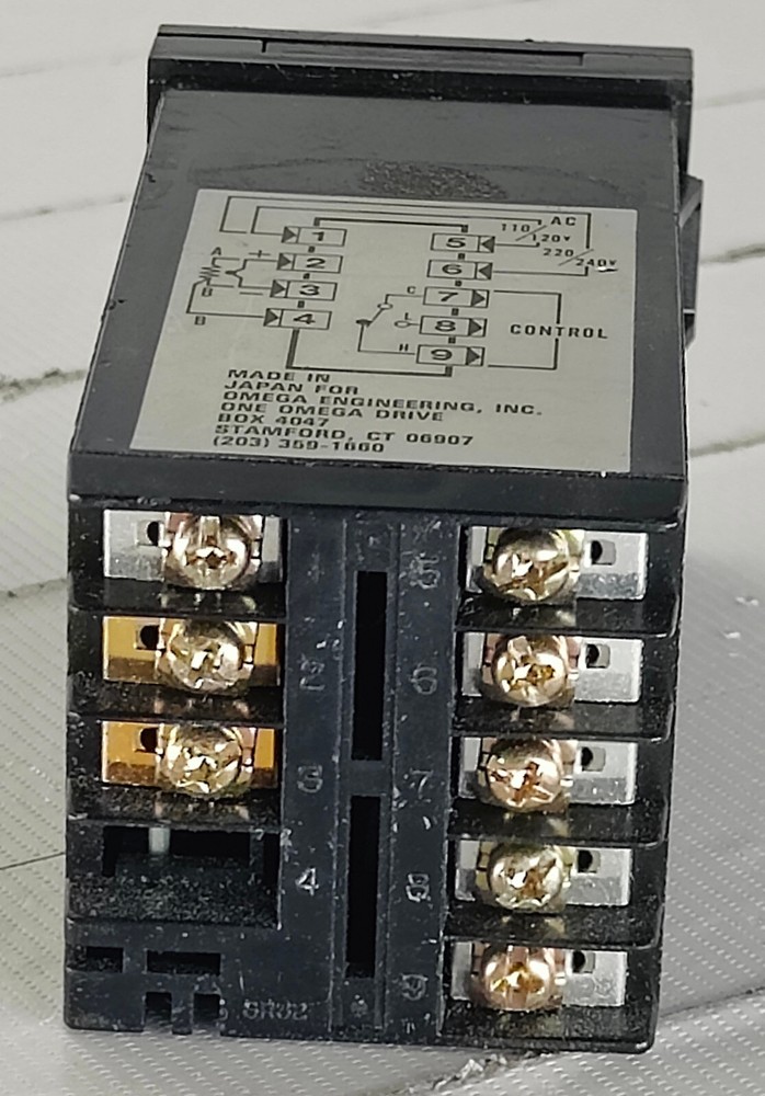 Omega CN375 Digital Temperature Controller 0-999 Degrees Celsius