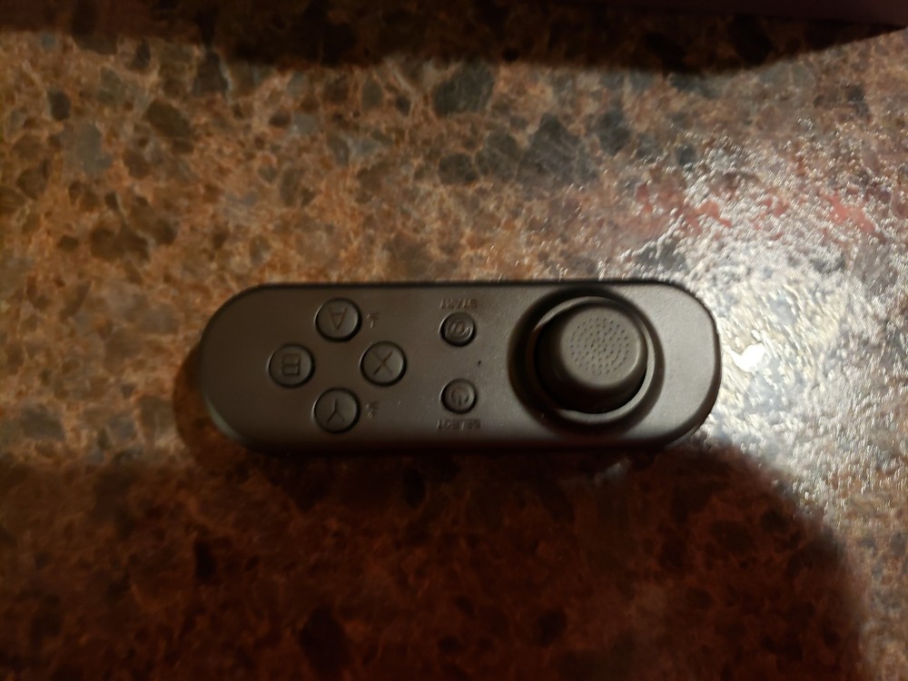 DESTEK V5 VR Gaming Headset with Controller for Smartphones