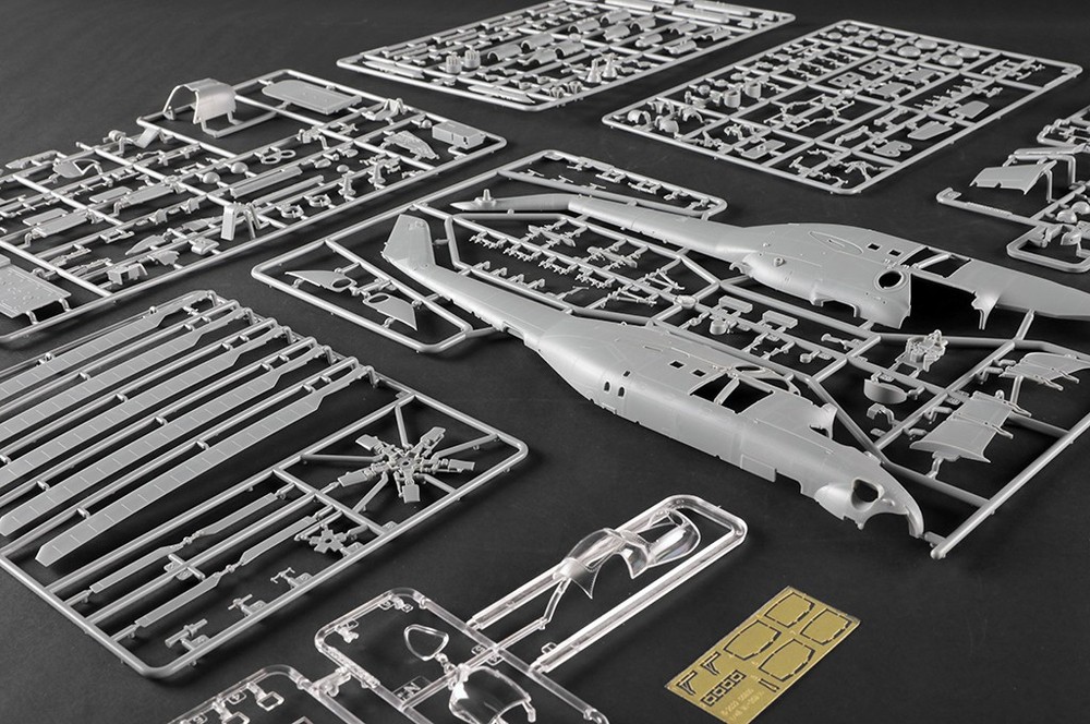 Trumpeter 05830 1:48 Mi-35M Hind-E Attack Helicopter Assembly Model Kit