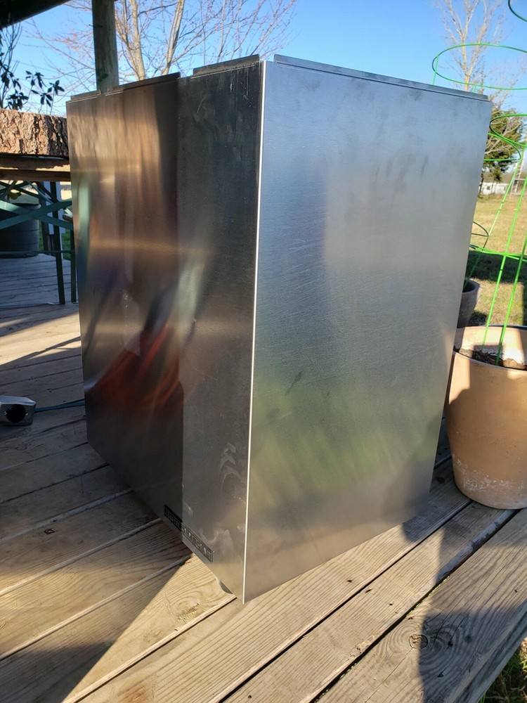 Citation Popcorn Machine 14oz. With matching stainless steel base.