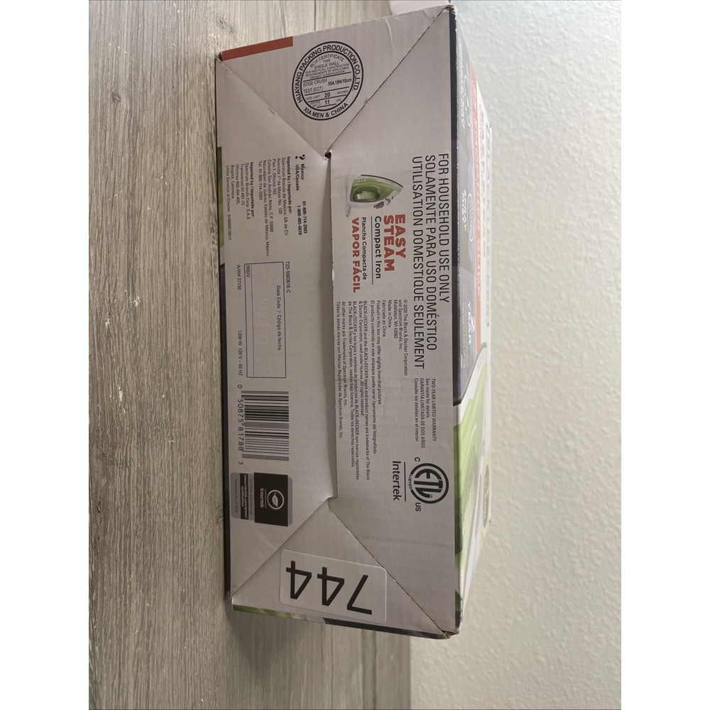 BLACK+DECKER IR02V: Easy Steam Compact Iron, 1200W - Green/White