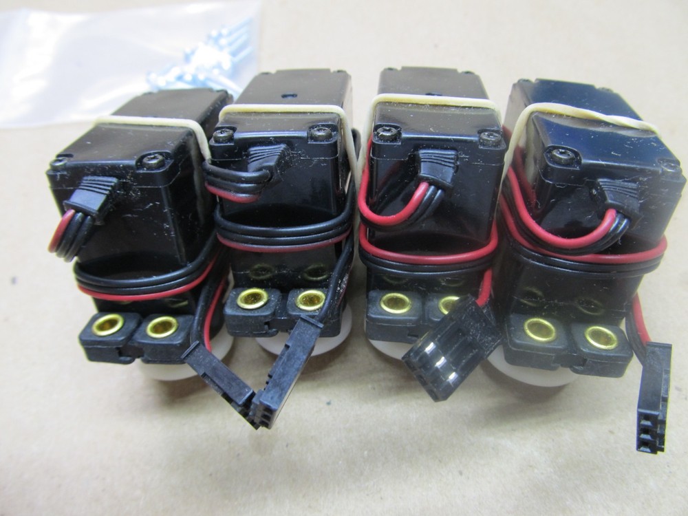 Four Airtronics #94631 Servos