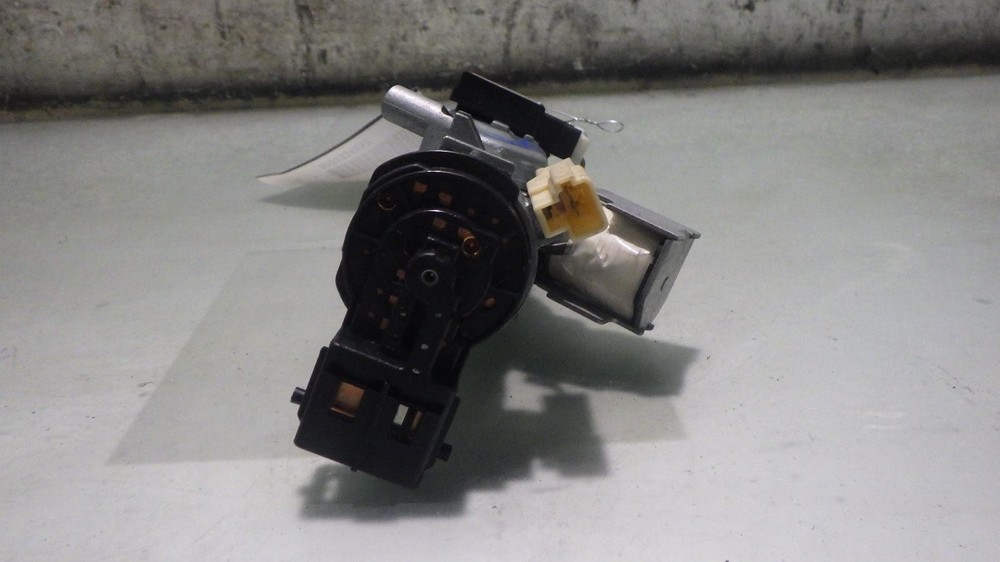 10 MAZDA 3 Ignition W/Key