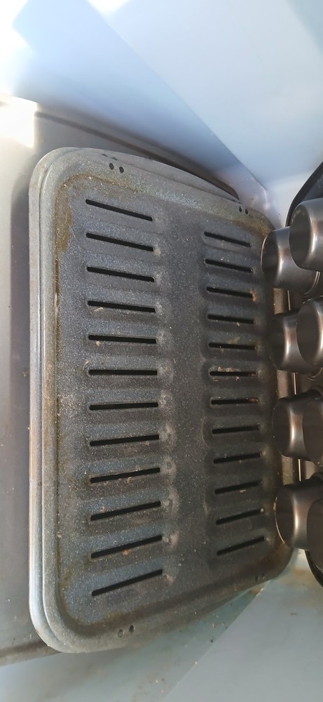 Kitchen Pans Strainer And 2 Bowls