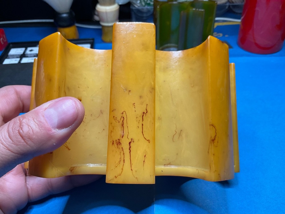 BEAUTIFULLY MARBLED BAKELITE POKER CHIP CADDY