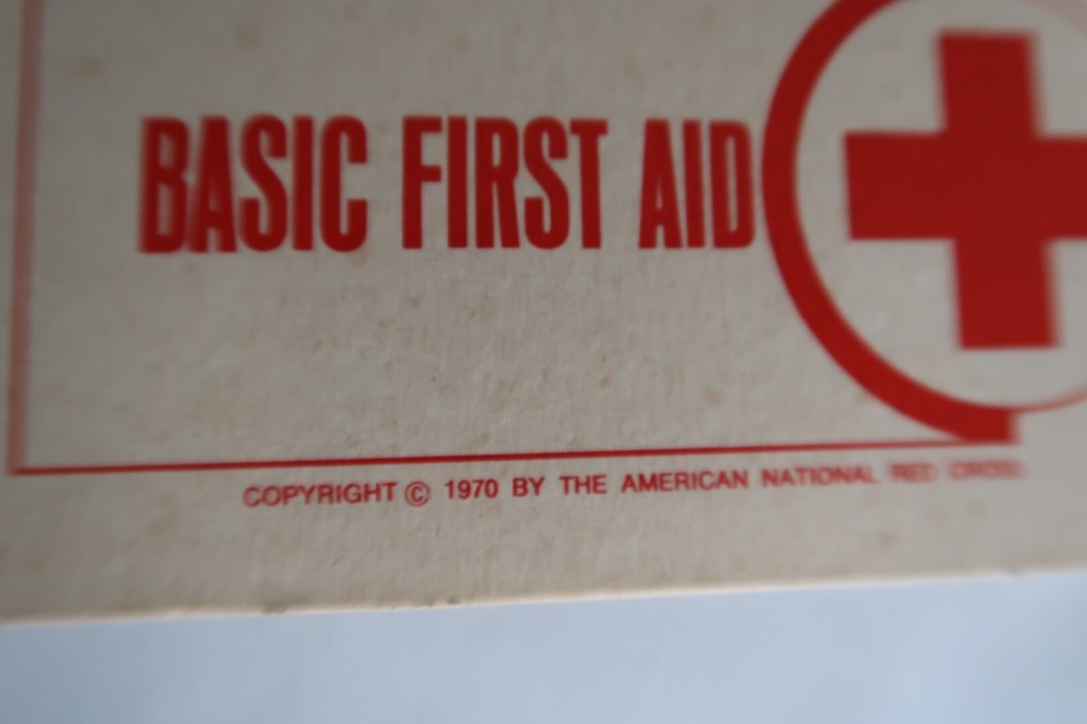 Vtg American National Red Cross Basic First Aid Drawing 2 Side Ephemera 1970 6,3