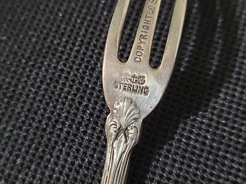 Antique Gorham Chantilly Pattern Sterling Silver Lemon Fork Copyright 88 13g