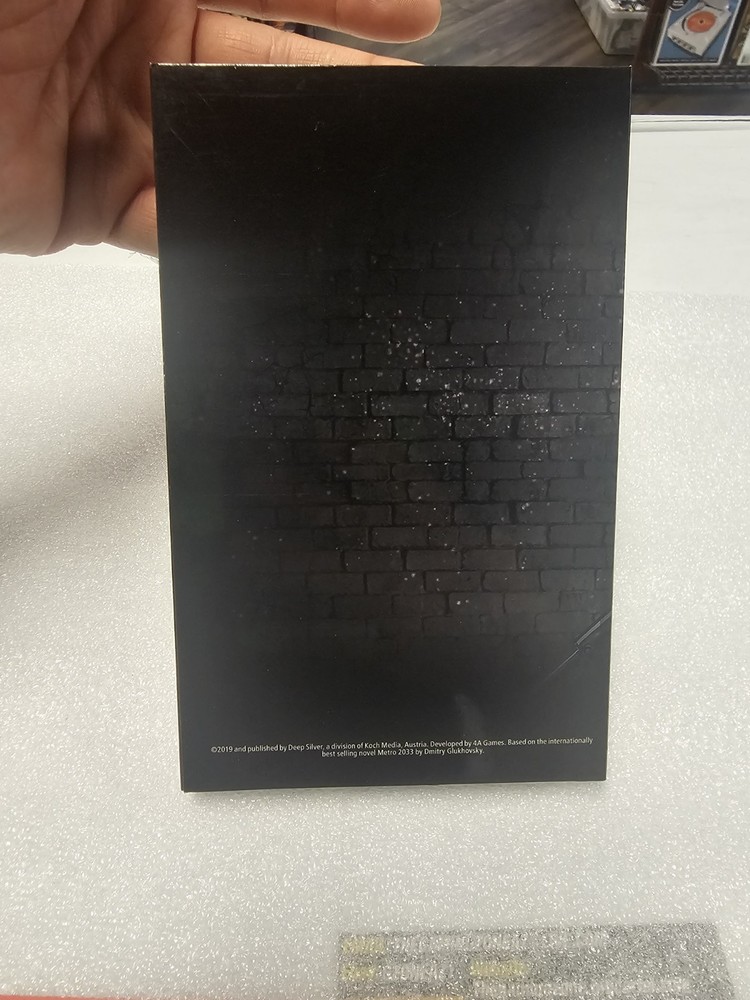 Authentic Replacement Original Case & Sleeve. Metro Redux (Nintendo Switch)