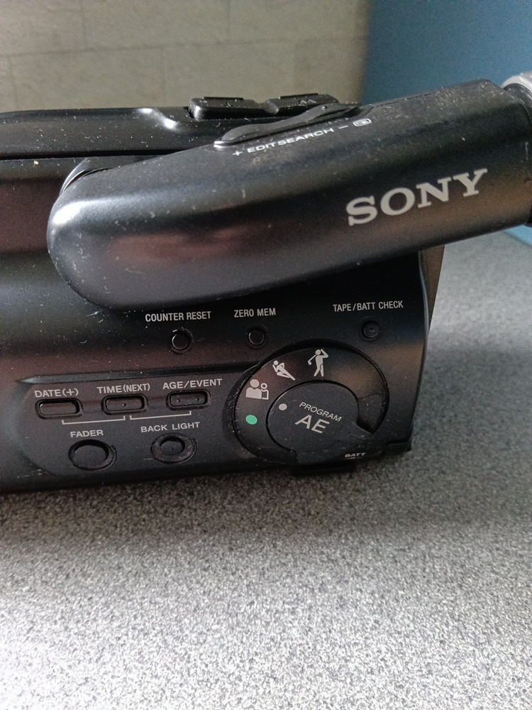 Sony Video 8 Handycam CCD- FX300E Untested
