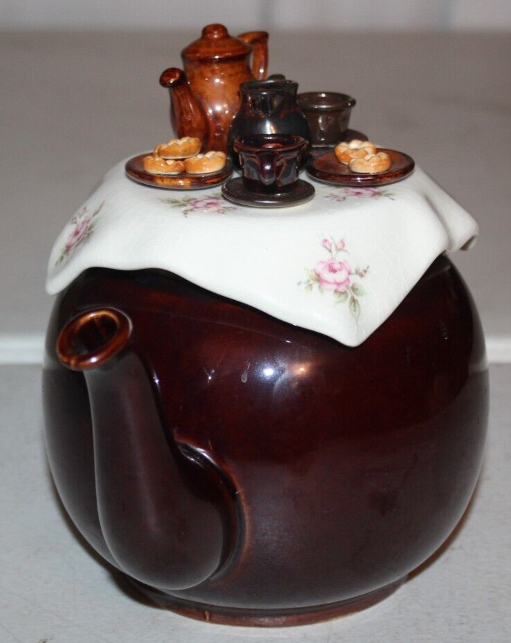 Vintage CARDEW Teapot Breakfast Pastries
