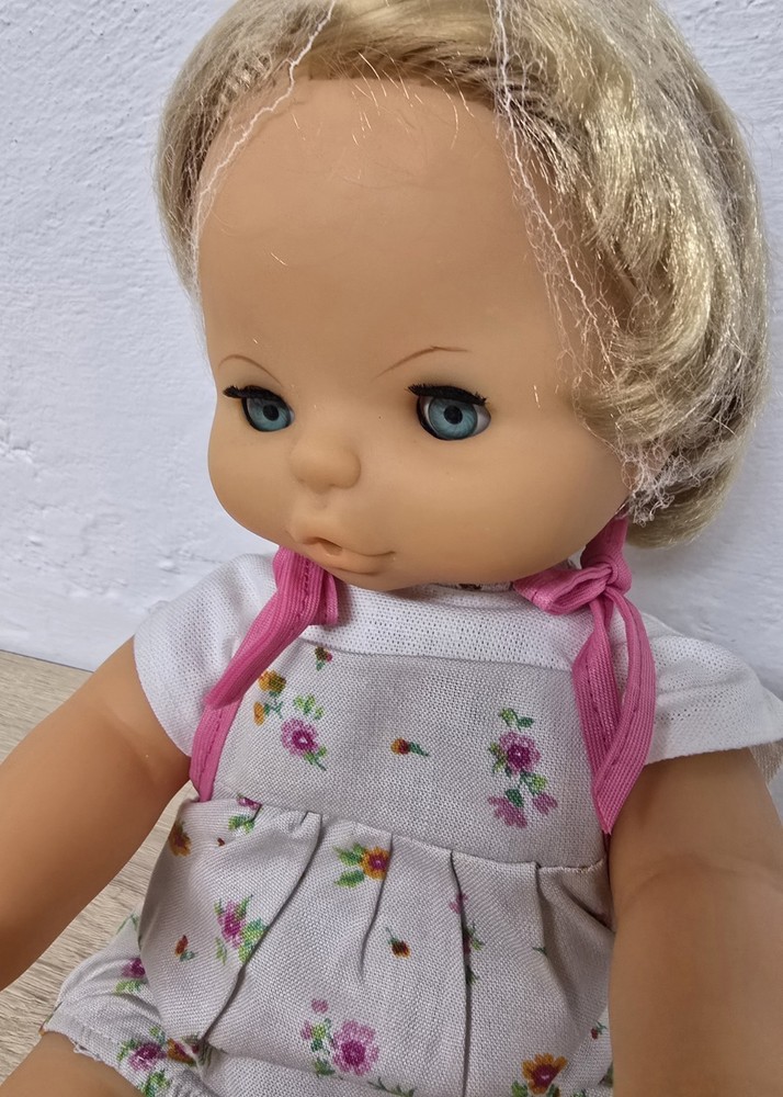Vinyl doll, 37 cm, sleeping eyes, drinking and wetting function, vintage