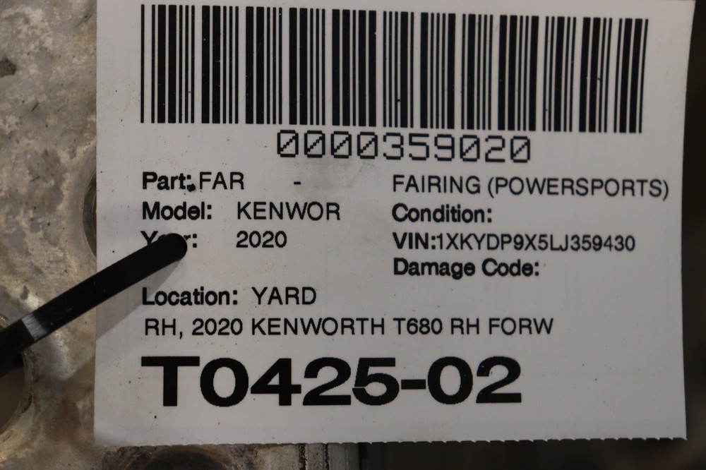 2017-2022 KENWORTH T680 PACCAR RIGHT PASSENGER FORWARD FAIRING STEP PANEL OEM
