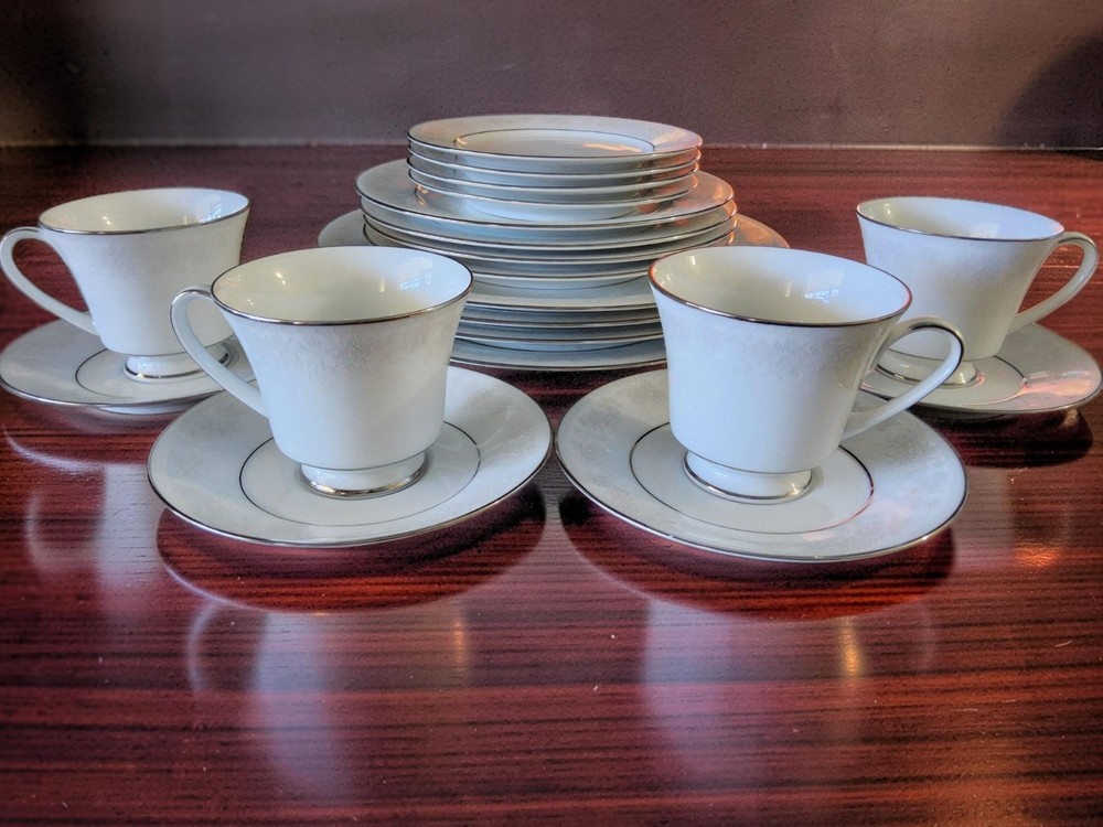 Vintage 1970s Noritake Misty Porcelain 20pc. Dinnerware Set