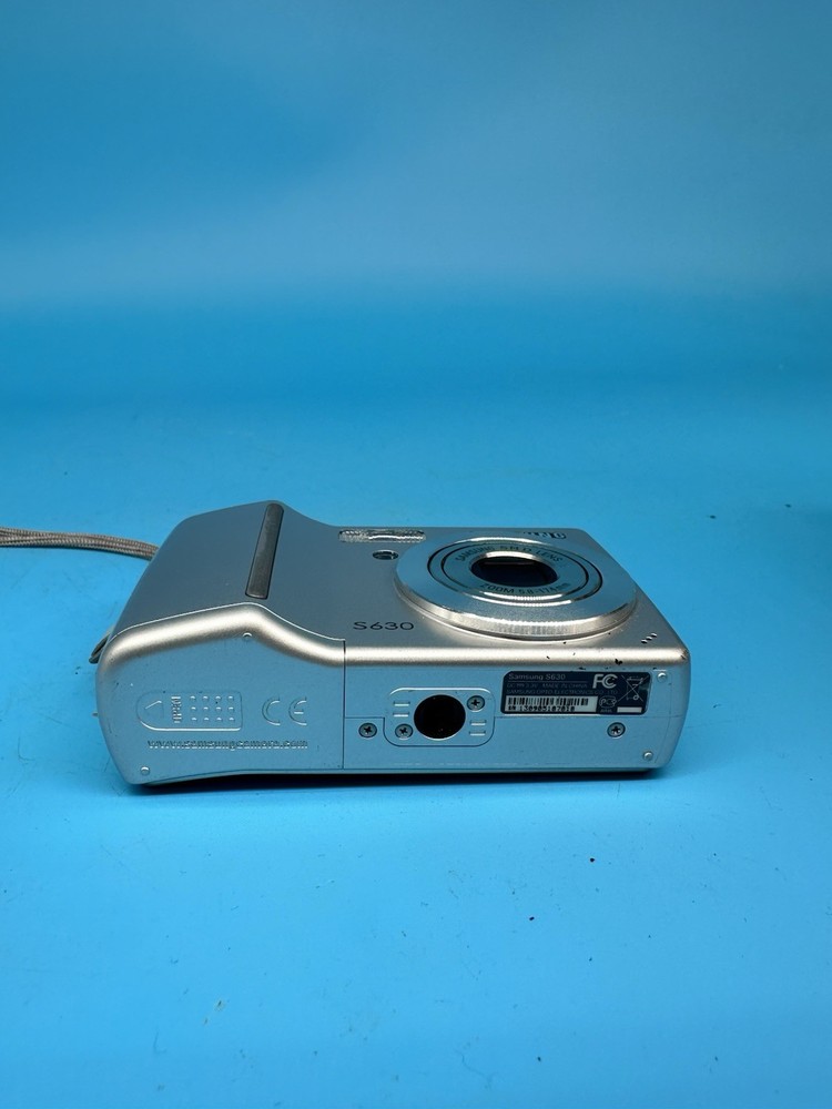 Samsung S630 6.0MP Digital Camera, Silver - Tested & Working