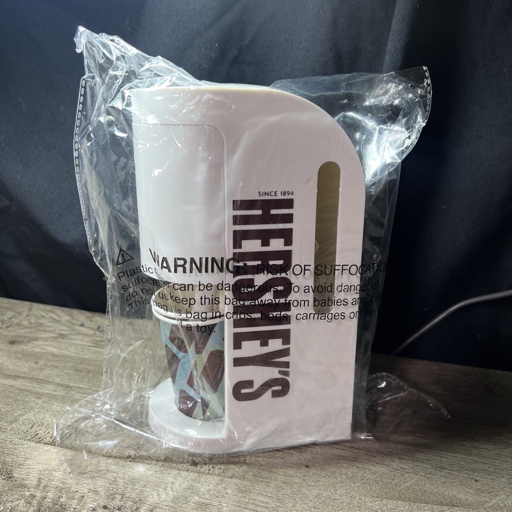 Hershey's Chocolate Drink Maker Hot/Cold Drinks Includes Cups New No Box