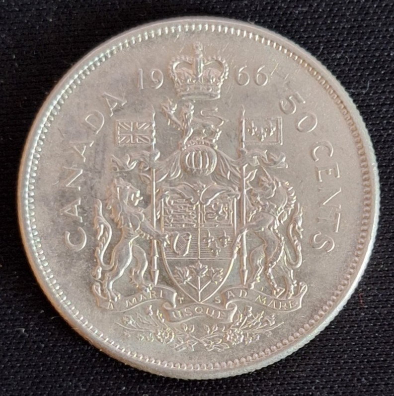 CANADA 1966 HALF DOLLAR 50 CENTS - SLIGHTLY CIRCULATED