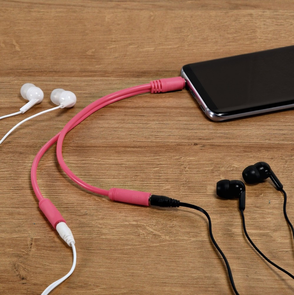 ONN 3.5mm Audio Splitter pink