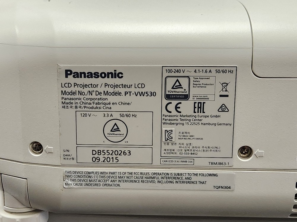 Panasonic PT-VW530 WXGA LCD Projector - TESTED