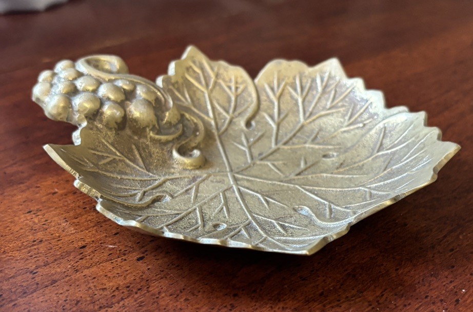 Vtg. Brass Grape Leaf & Grape Cluster Trinket Dish - 5.5” X 4.75”