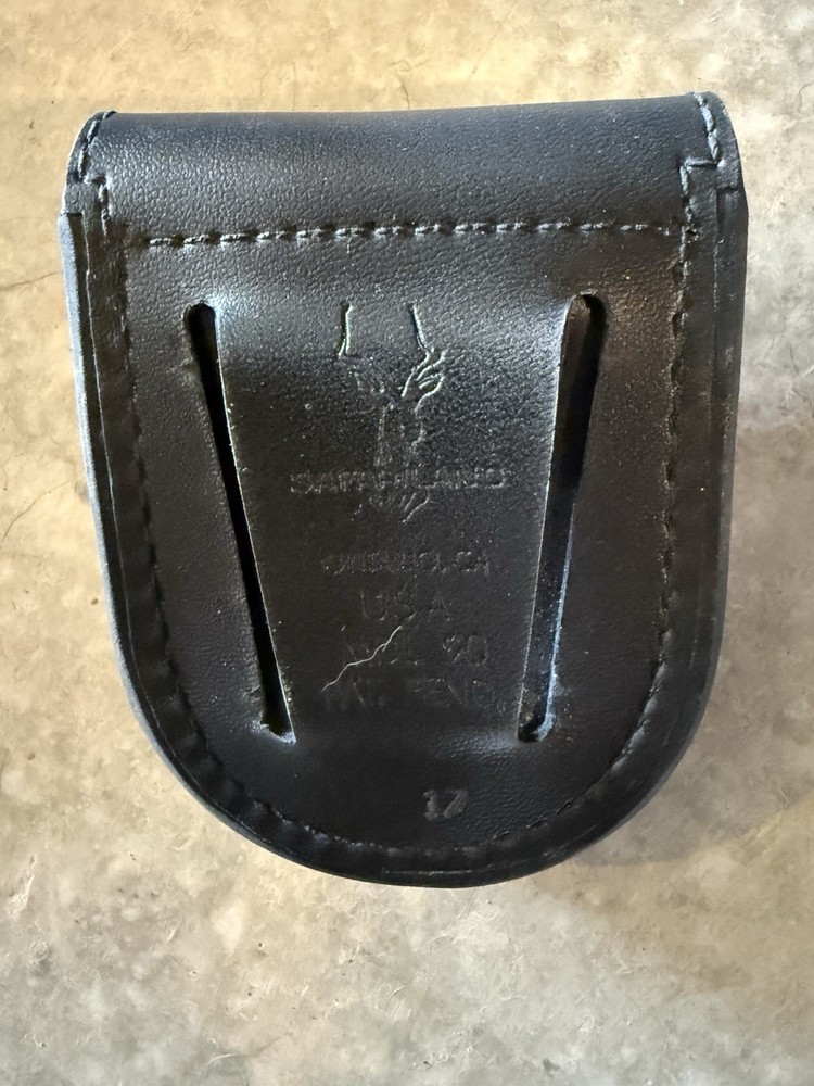Safariland 90 Handcuff Case