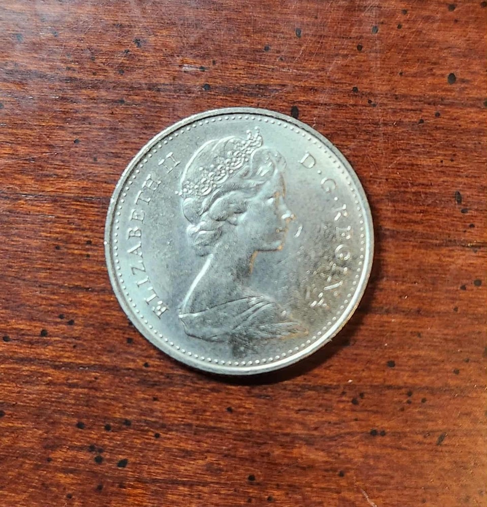 Canada 10 Cent Coin 1976 Queen Elizabeth II