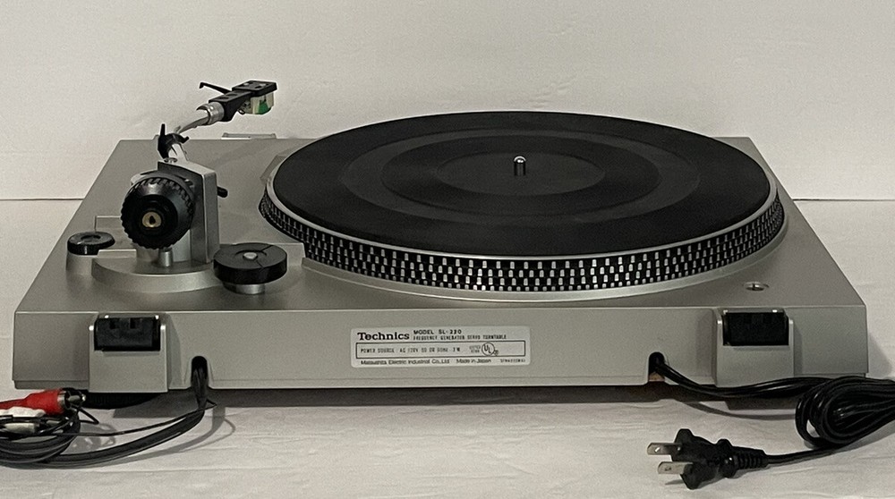 TECHNICS SL-220 FREQUENCY GENERATOR SERVO AUTOMATIC TURNTABLE no belt no cover