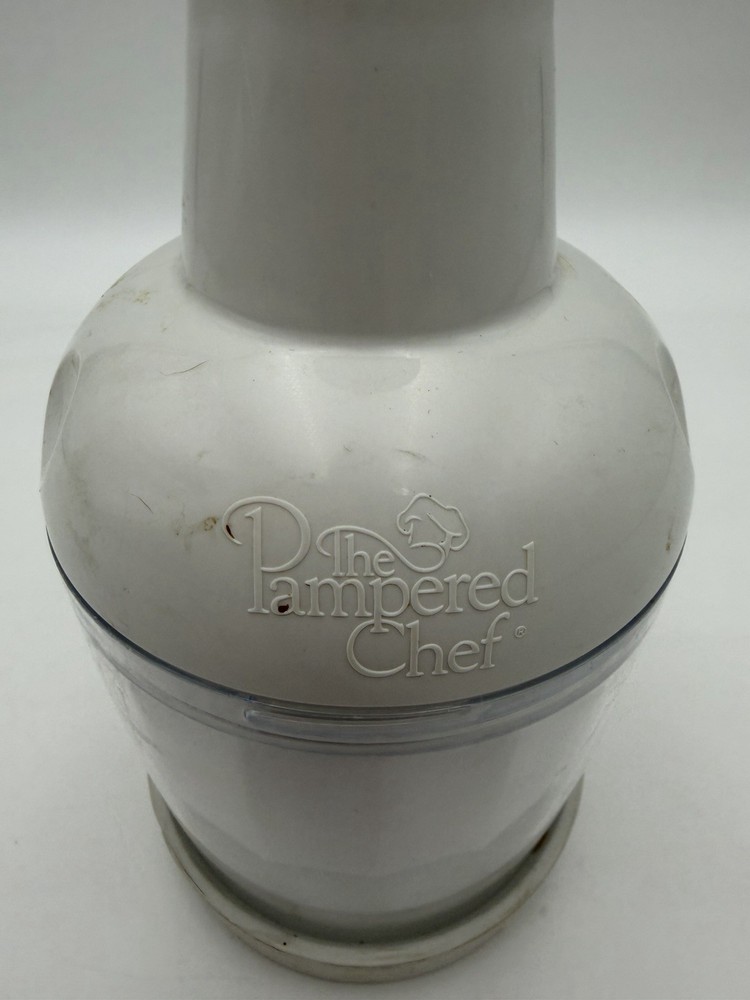 Pampered Chef Push Function Food Chopper - White - #2585: Preowned