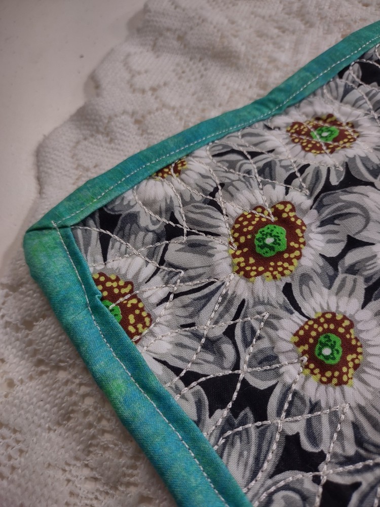Handmade Machine Quilted Table Runner Reversible Hunter's Star Pattern 8x24"