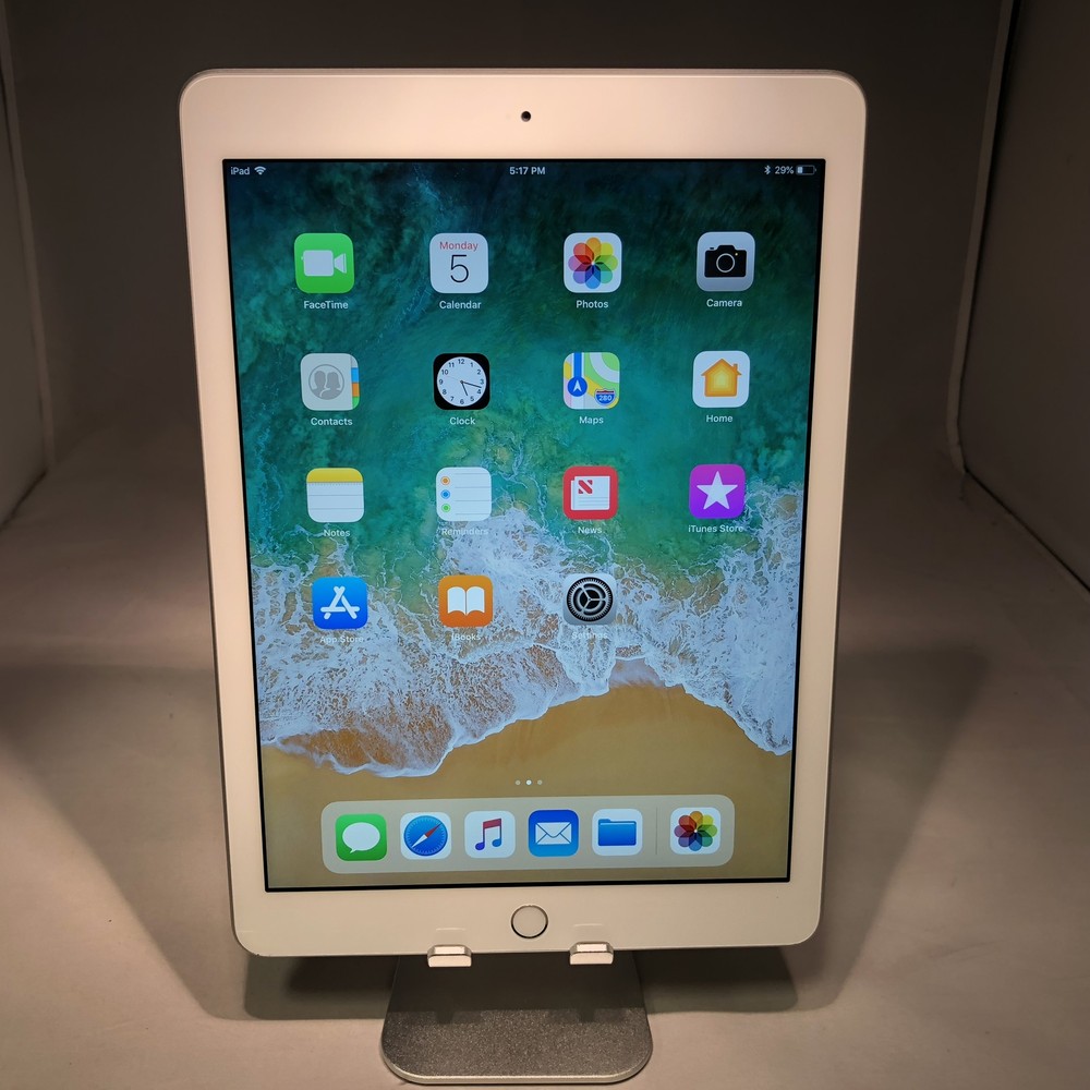 Apple iPad 6th Generation 32GB Silver WiFi Good Condition
