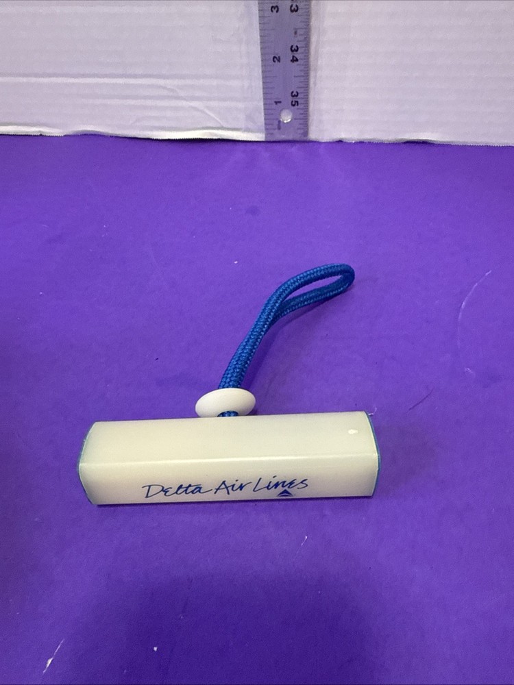 Delta Airlines Hanger Grip with Logo
