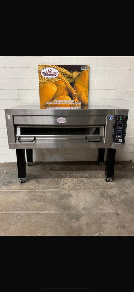 Unisource 3 pan stone hearth oven with self contained steam system