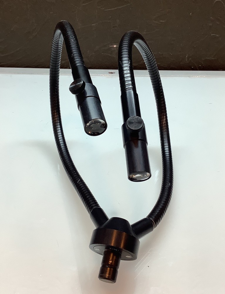 Leica CLS 150 Microscope Light Source W/Dual Head And Light Ring