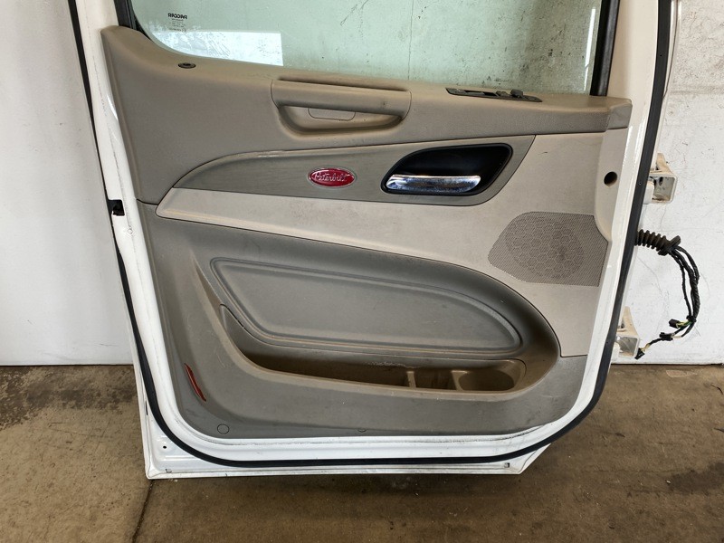 2018 Peterbilt 579 Door (606-14018)
