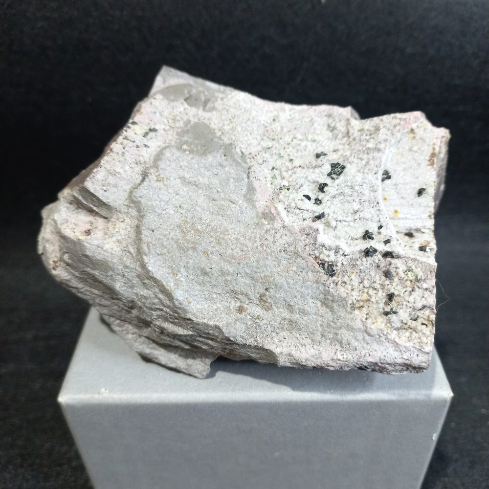 Osumilite, Tridimite