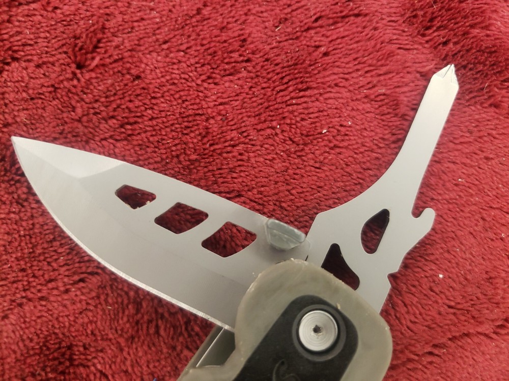 Gerber Radius Multi Tool Ergonomic 8 tool Plier with Nylon sheath USA