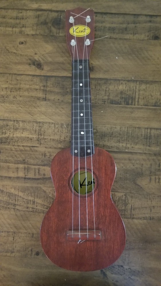 Ukulele – Kent Soprano Ukulele / Good Condition