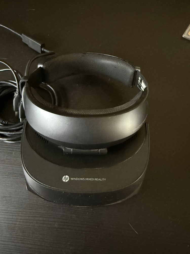 HP Windows Mixed Reality VR Headset Developers Edition - Cable & Controllers