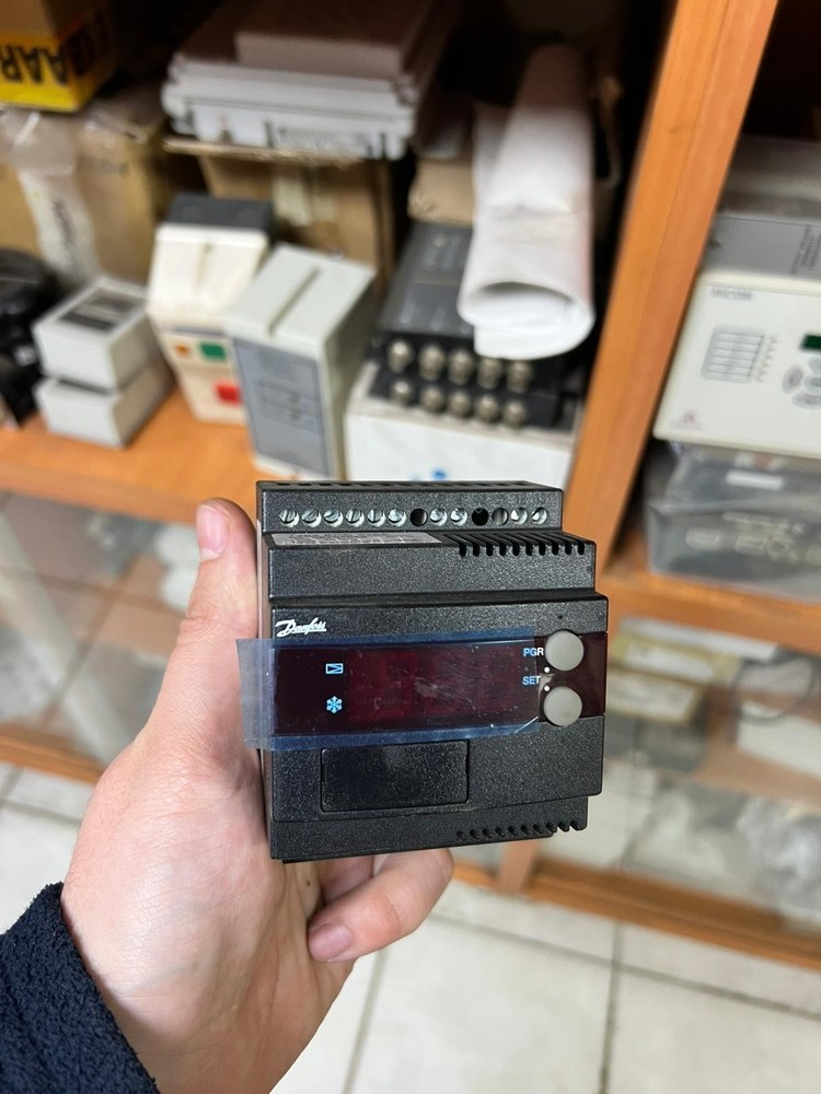 DANFOSS EKC 316A 084B7088 Superheat Regulator Controller