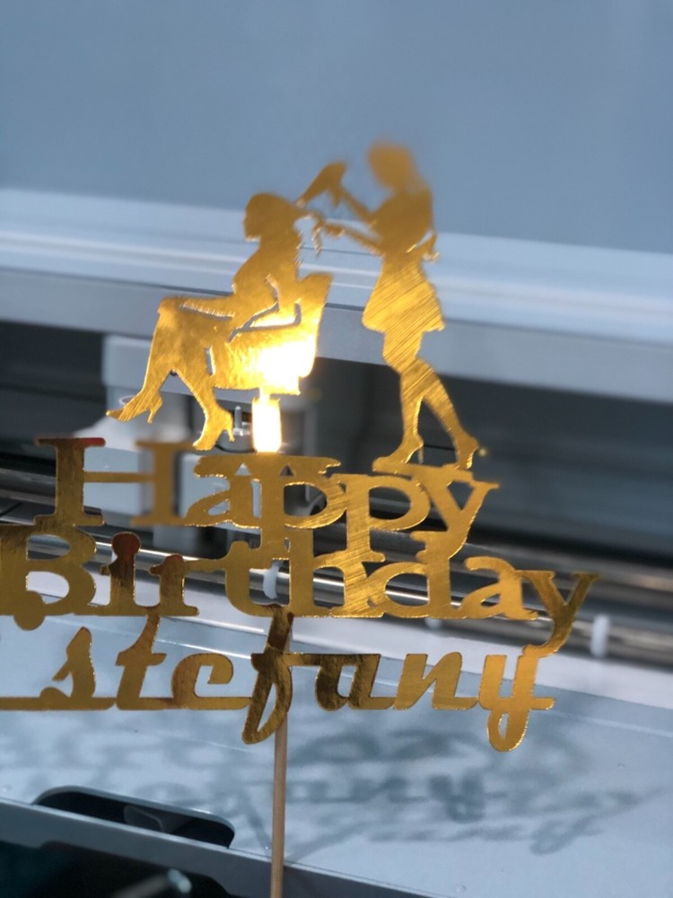 Top cake personalized with your own name 