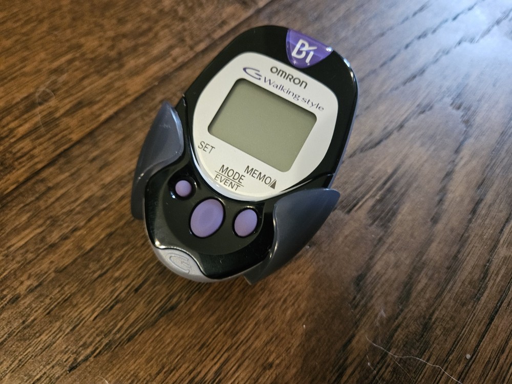 OMRON Go Smart Dual Axis Pocket Pedometer HJ-720ITC PC Version New - Open Box