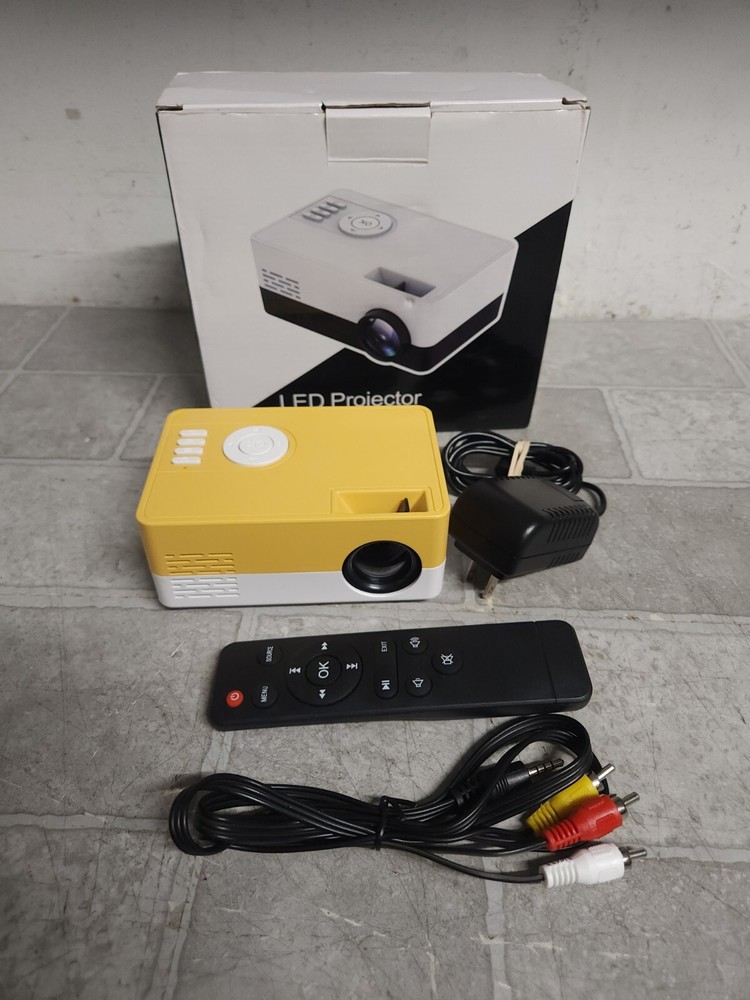 LED Mini Projector TFT LCD w/Remote