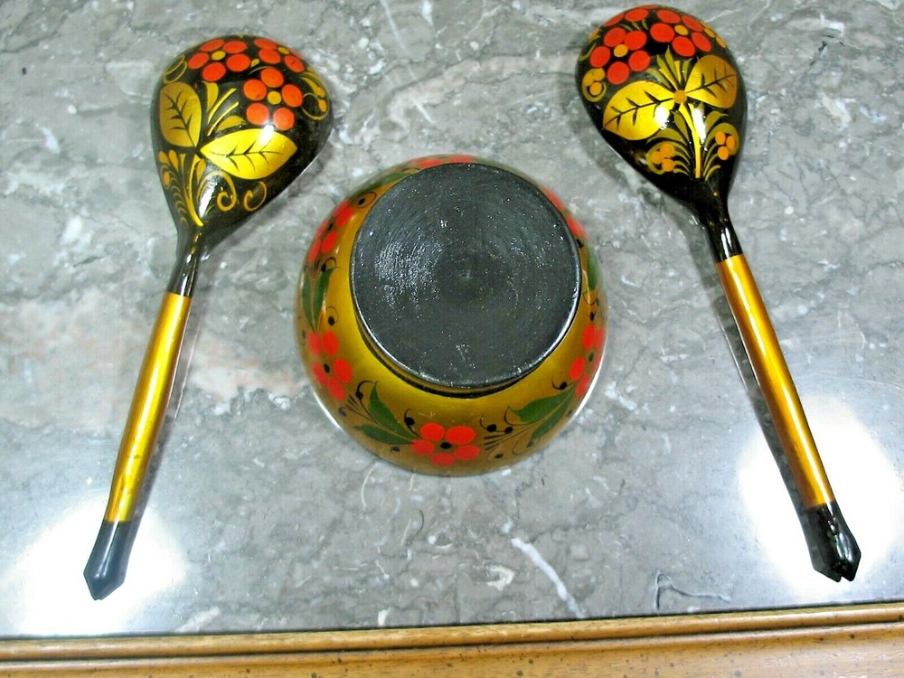 Russian vintage set : Bowl and two spoons.